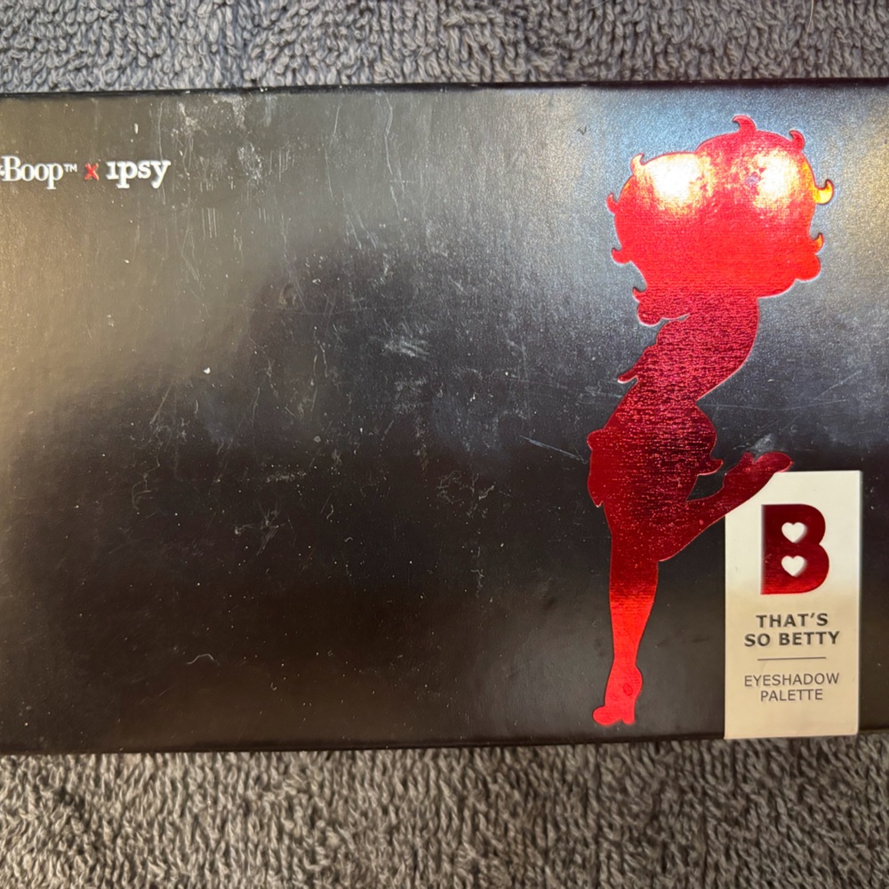 ipsy x Betty Boop Eyeshadow Palette - Red and Black